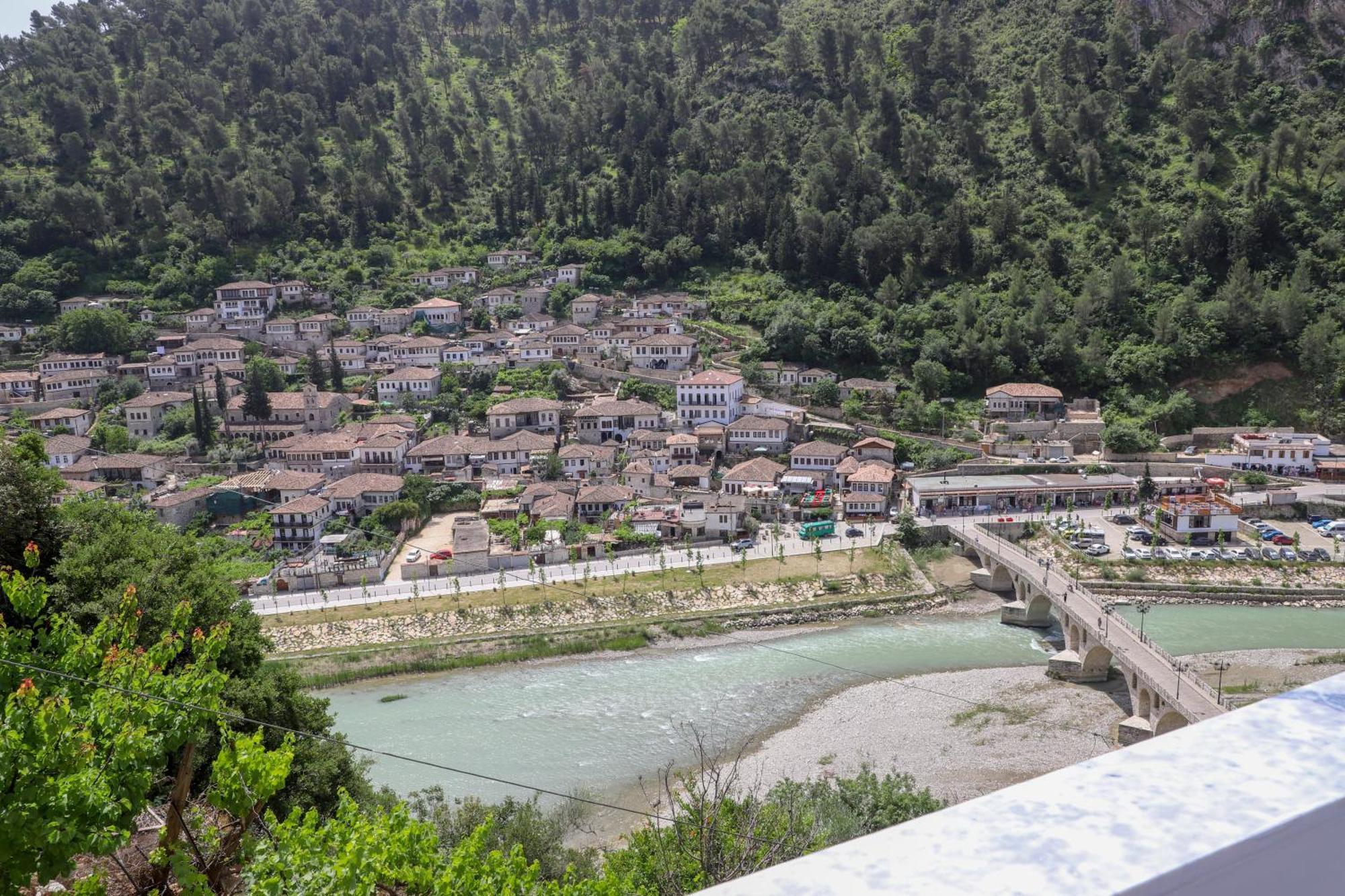 Vila Luen Berat Exteriér fotografie