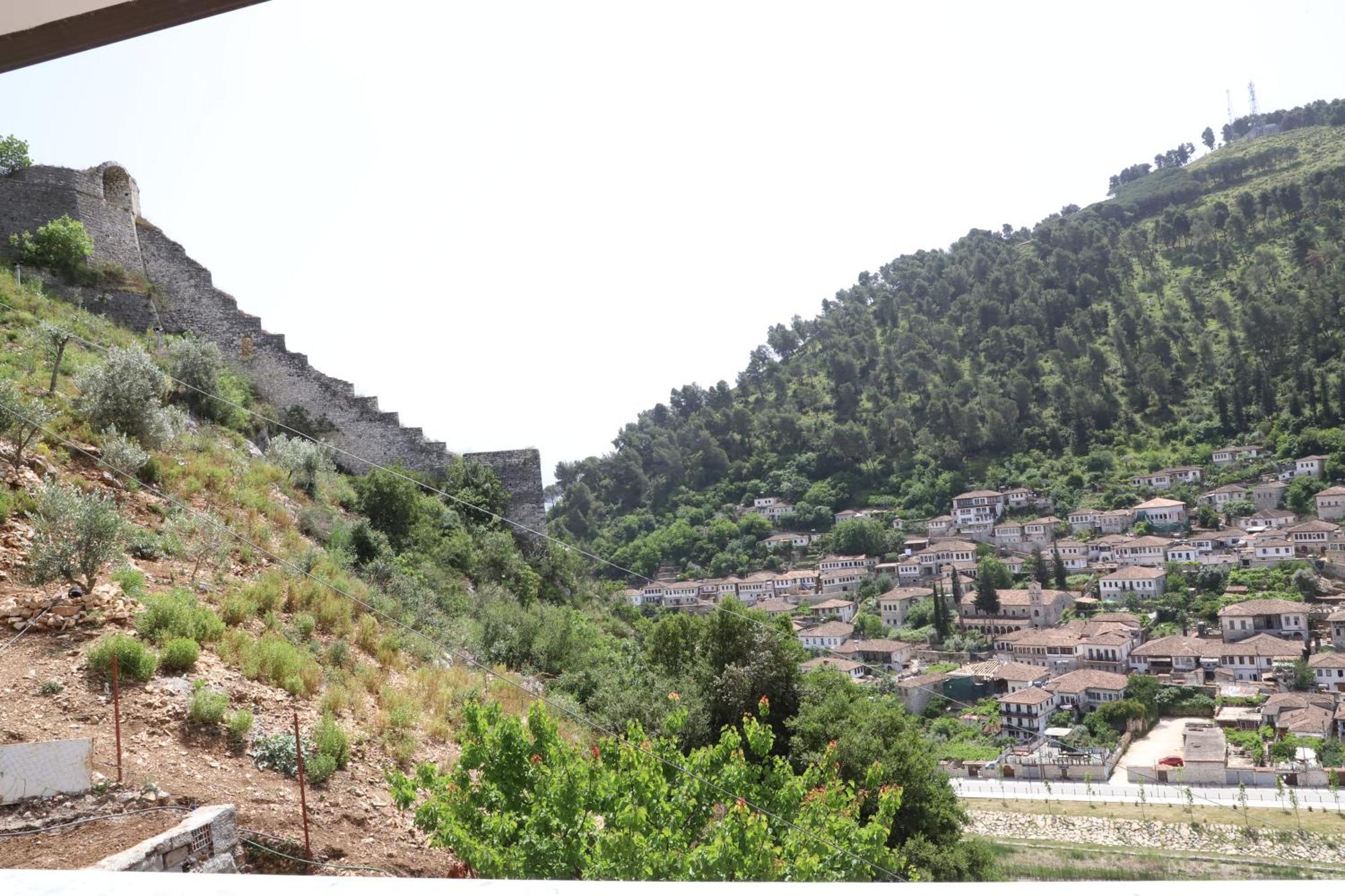 Vila Luen Berat Exteriér fotografie